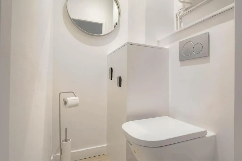 Superbe Studio, Tete D'Or, ليون