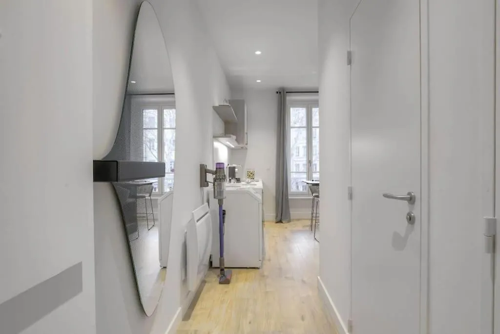 Superbe Studio, Tete D'Or, ليون
